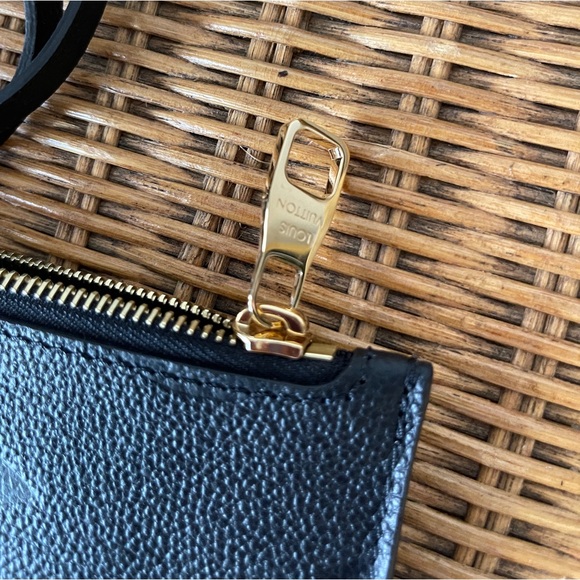 NWOT Louis Vuitton Neverfull Empreinte Monogram Pochette
Clutch Wristlet - Picture 3 of 6